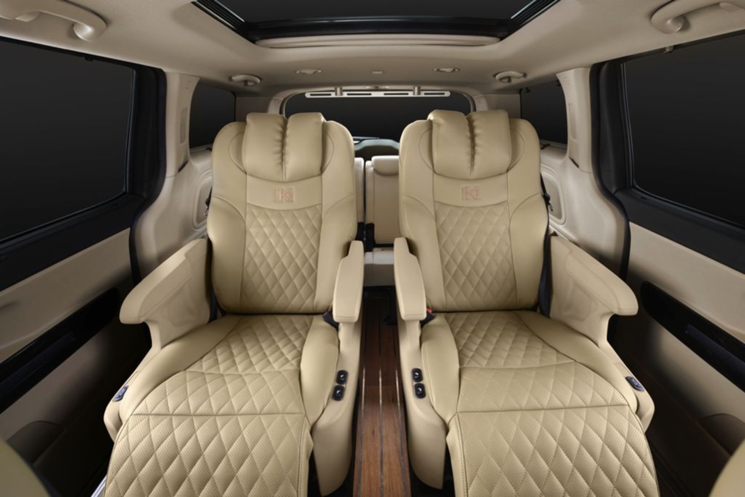 Hàng ghế sau xe 7 chỗ Limousine